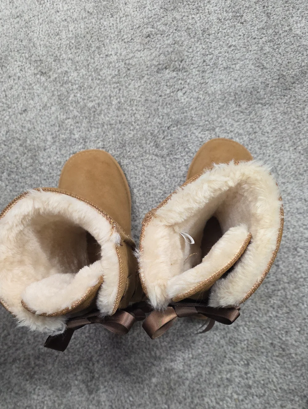 UGG Bailey Boots Chestnut Sheepskin Bow-Back Winter Boots Wimens Size 9 No Box